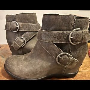 SOREL Quarry Wedge Bootie. Size 8